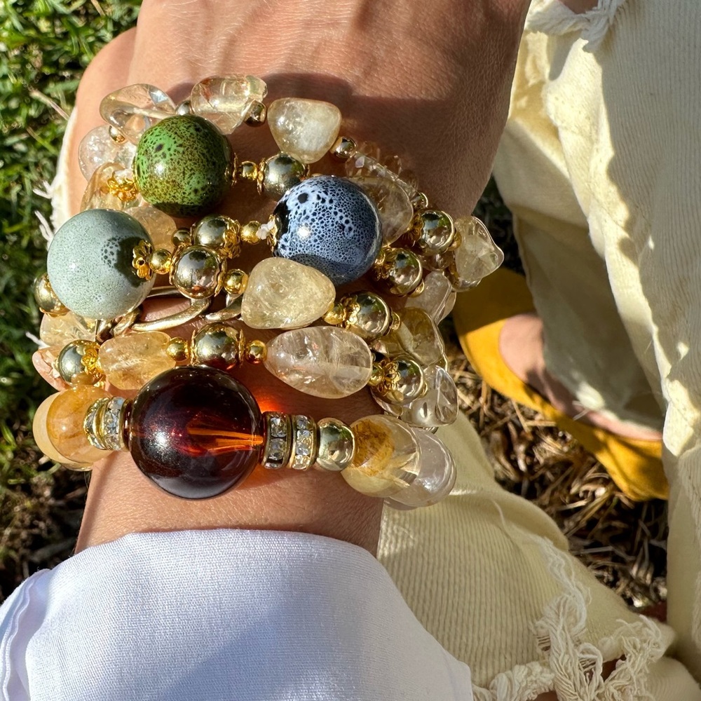 Citrine raw nuggets and green ovean jasper beaded gold bohemisn bracelet - Picture 4 of 13